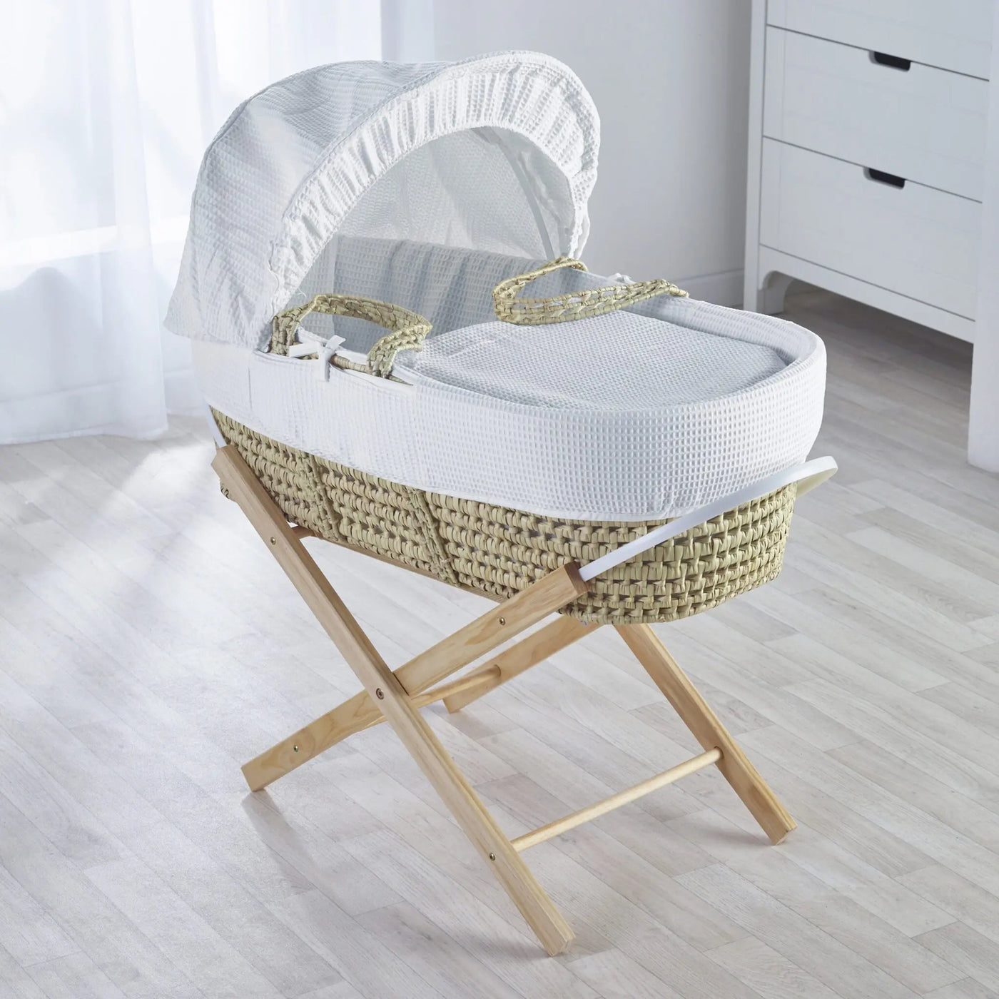 White Waffle Palm Moses Basket with Folding Stand Natural/White